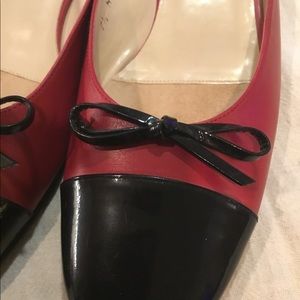 Bow trimmed Talbots leather slide like new